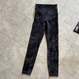 Lululemon Wunder Trains size 2 black dye